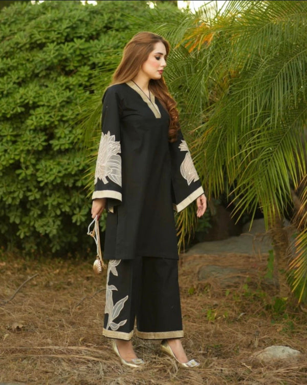 Hoorain Black
